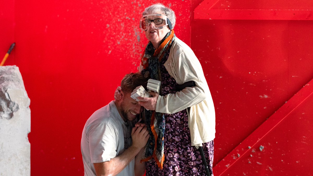 Sidemen's tweet image. Harry finding out the granny had the money all along

Bro was fuming when he thought Callux spent almost $10,000 on a concrete cube 😅