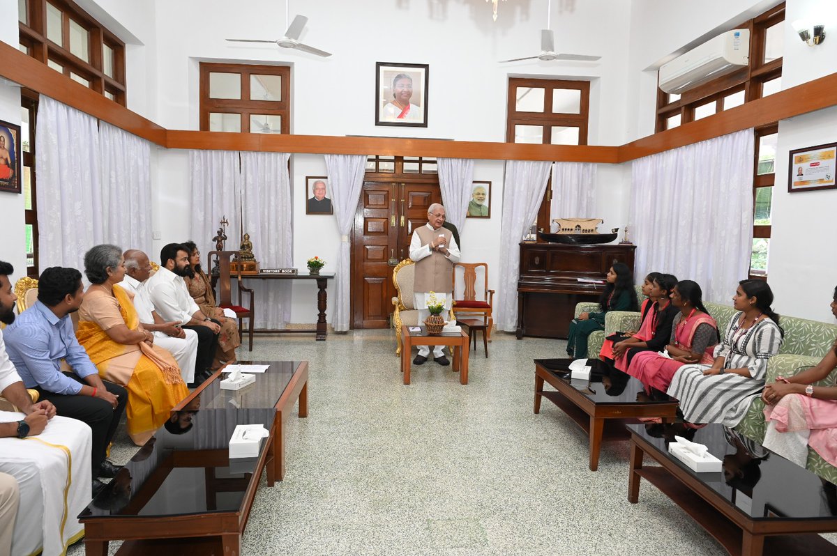 KeralaGovernor's tweet photo. Hon'ble Governor Shri Arif Mohammed Khan launched the new scholarship program of #ViswaSanthi Foundation and RVS College of Arts and Sciences at KeralaRaj Bhavan, in the presence of noted actor Shri @Mohanlal and Sri P.K Natarajan co founder,RVS Group:PRO,KeralaRajBhavan https://t.co/FFkvO31wAo