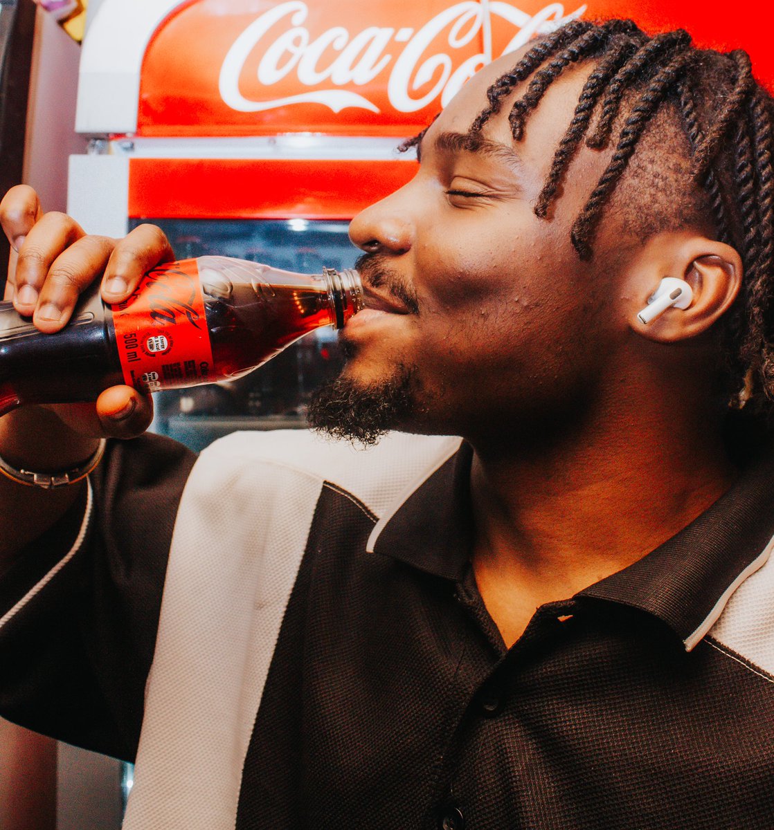 JaytriggaO's tweet image. Coke studio is back! It&apos;s time to embrace the music that unites us all, head over to youtube and stream the #Realmagic anthem on @Cokestudio&apos;s official youtube page 🌍🎶  #UnityInMusic
#cokestudio
 @CocaCola 
@CocaCola_ZA