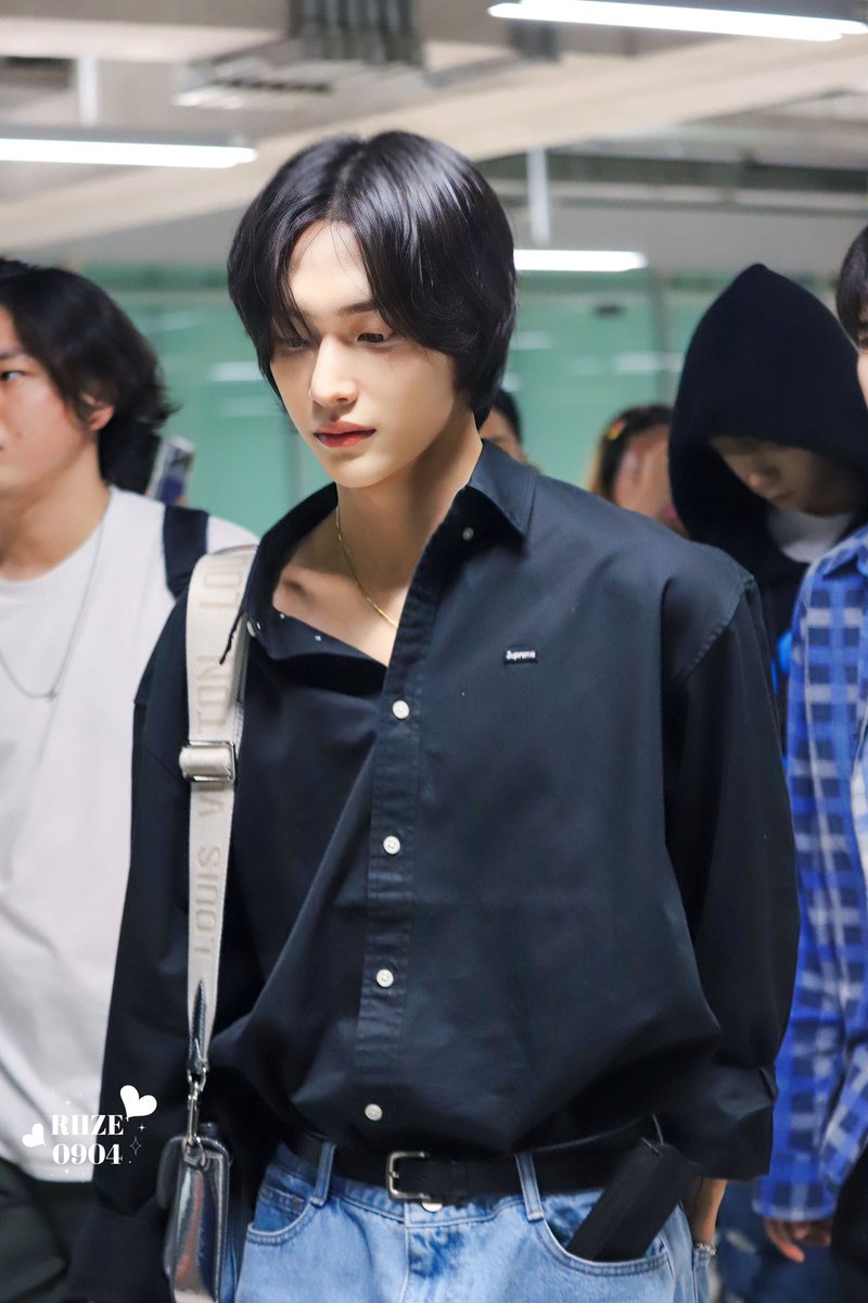 riize__0904's tweet photo. 230926 BKK 

#WONBIN #원빈 #RIIZE #라이즈 https://t.co/HTwPB7JXa0