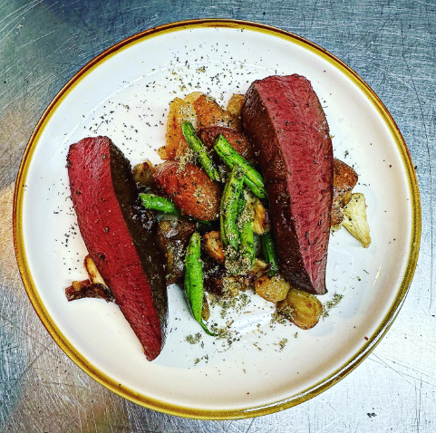 GhaleonQ's tweet photo. I've been waiting for Indigenous food to get exposure in Wisconsin ever since @Chef_Sean
@indi_food_lab got big in the Midwest.

It turns out that it's happening! Read these by @rachelbernhard @linaktran to see what Miijim and Bryce Stevenson are cooking.
https://t.co/isVPC2LH36 https://t.co/9PmovuyOh7