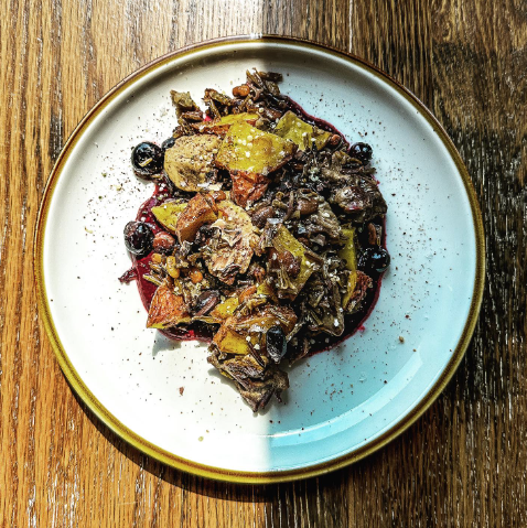 GhaleonQ's tweet photo. I've been waiting for Indigenous food to get exposure in Wisconsin ever since @Chef_Sean
@indi_food_lab got big in the Midwest.

It turns out that it's happening! Read these by @rachelbernhard @linaktran to see what Miijim and Bryce Stevenson are cooking.
https://t.co/isVPC2LH36 https://t.co/9PmovuyOh7