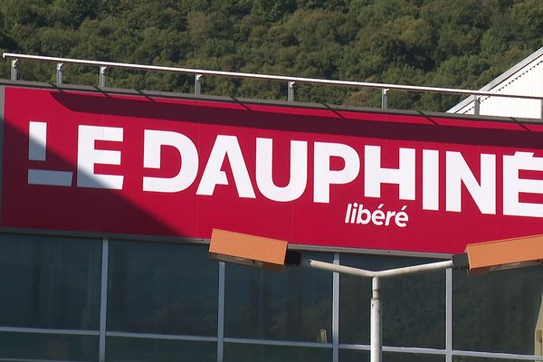 Des journalistes du Dauphiné Libéré en grève pour protester contre la fermeture des agences de Grenoble et Voiron

france3-regions.francetvinfo.fr/auvergne-rhone…