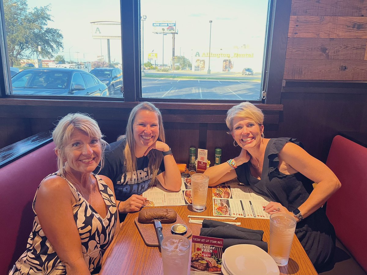 MLodeEngage's tweet photo. Love these girls so much!! #mytribe #workthenplay #LoveWhereYouWork #SanAngelo @TamiJenkins1968 @EdwardsJillian2 https://t.co/yzpVnJUhES