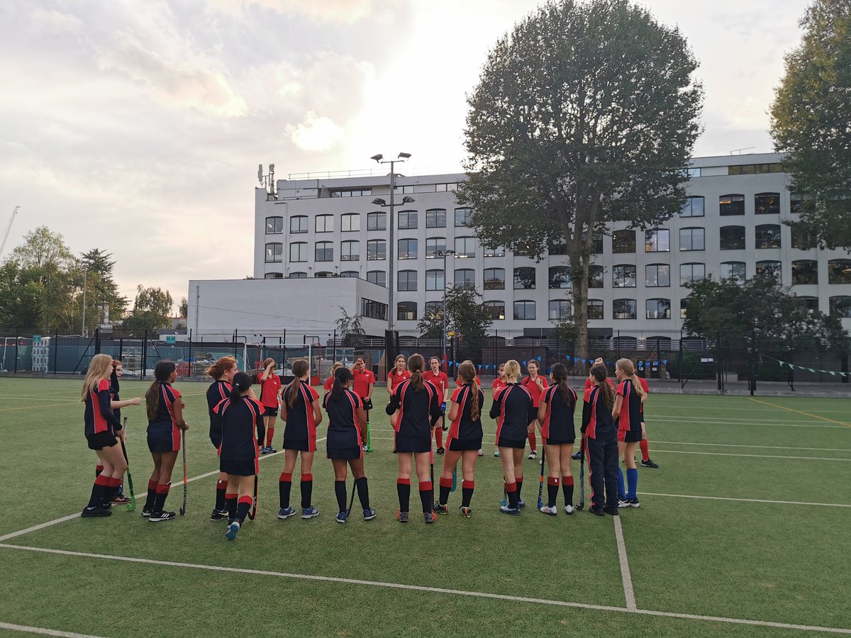 nhehs_sport's tweet image. First match of the season for @nhehs U15 hockey team 🏑

A competitive game against a strong @GandLSport side, but lots taken away from the game 👍🏻

#NHEHSsport #hockey #learningmoment