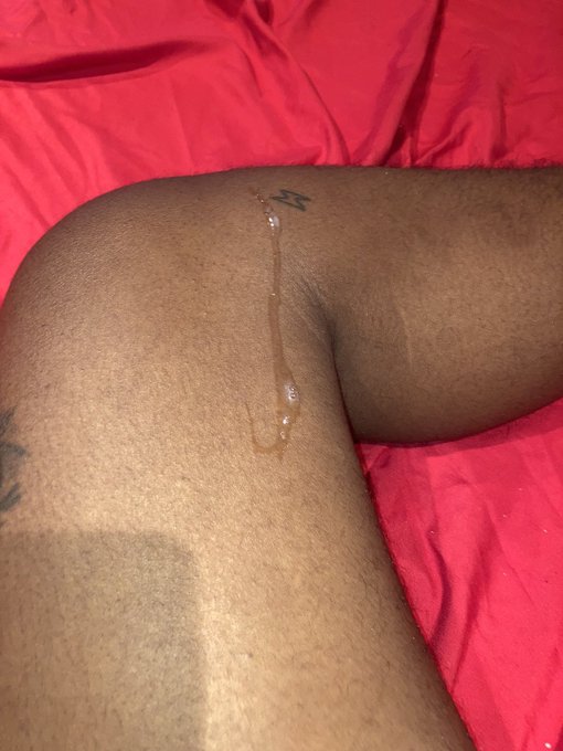 I really love strapping 😍 I dripped on myself 😩 https://t.co/LQuAPoCH6d