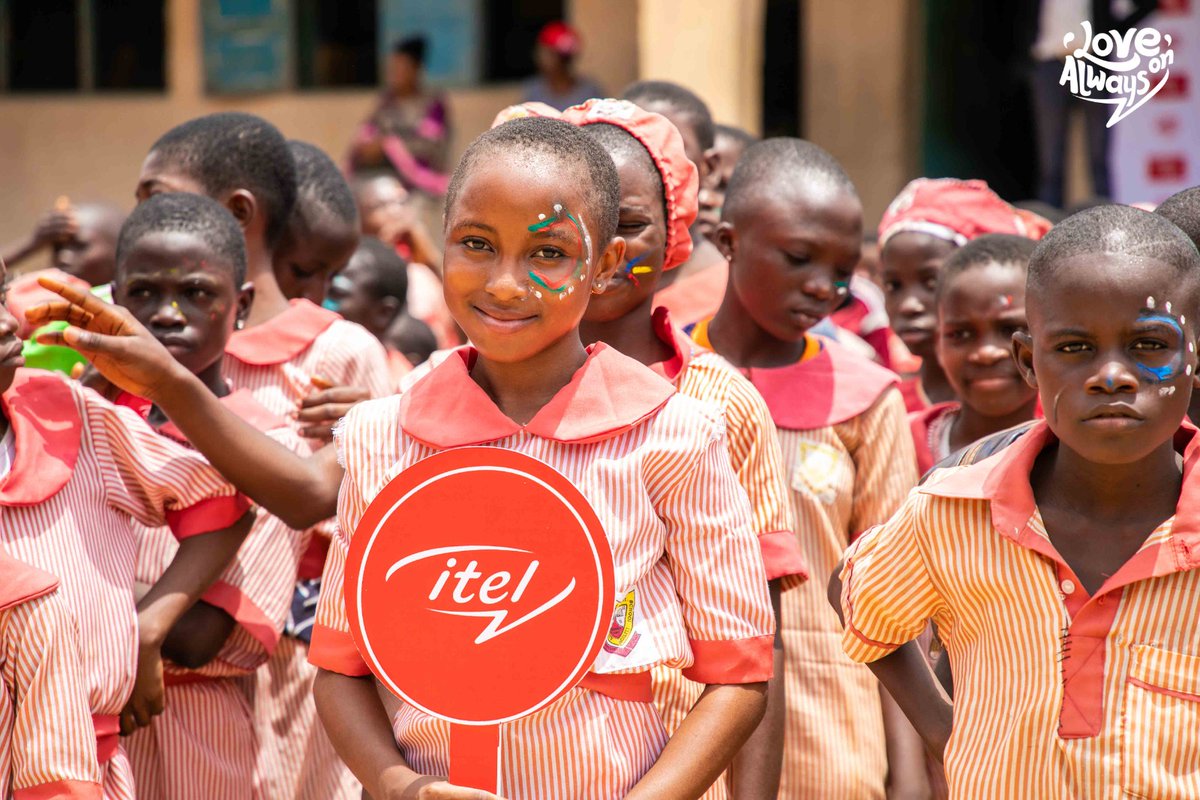 Hxnryusd's tweet photo. Putting smile on the face of Nigerians is what @itelNigeria is known for and will continue to do. #BackToSchoolWithitel https://t.co/goNBzBMcA9