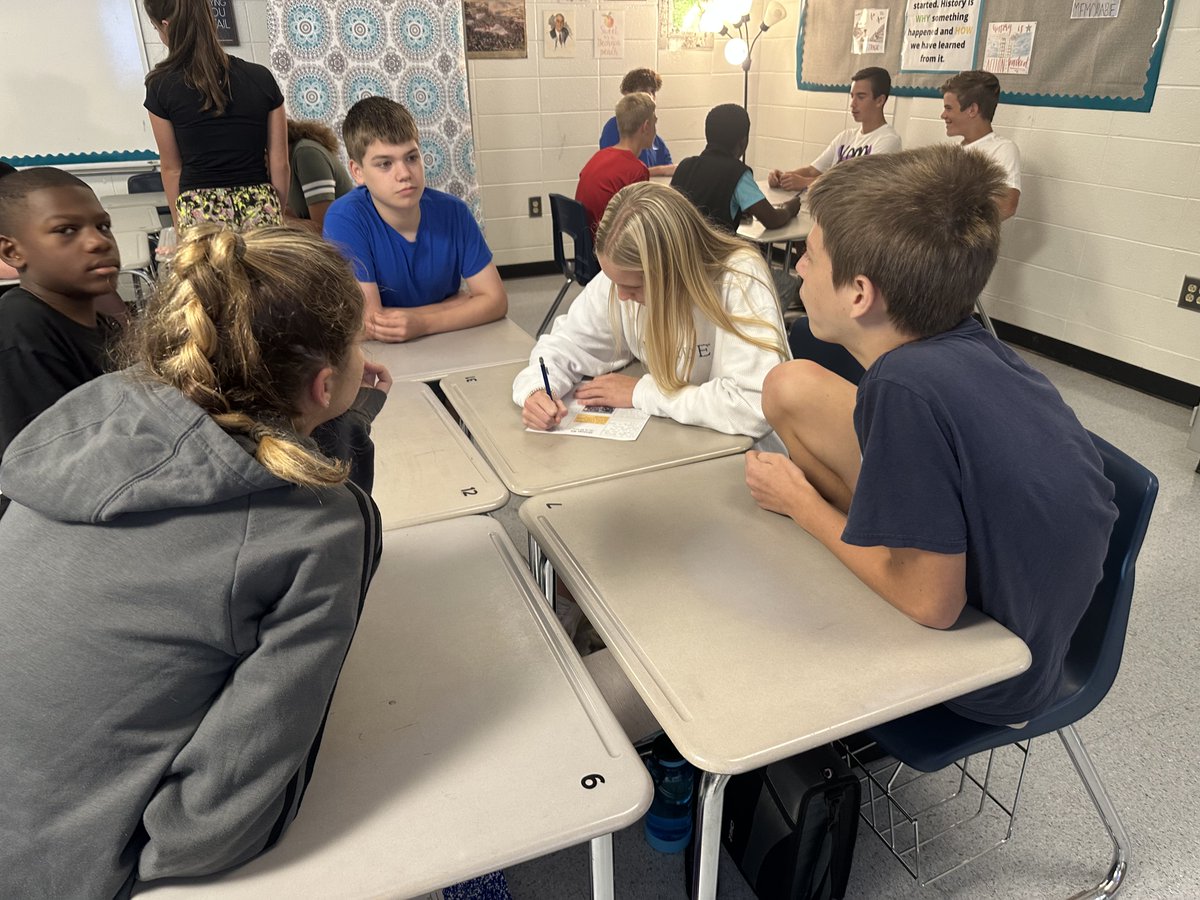 RisingStarrMS's tweet photo. 8th grade students in Mrs. Palmer’s class analyzed and interpreted some of the grievances in the Declaration of Independence. https://t.co/0wtw5N8Q22