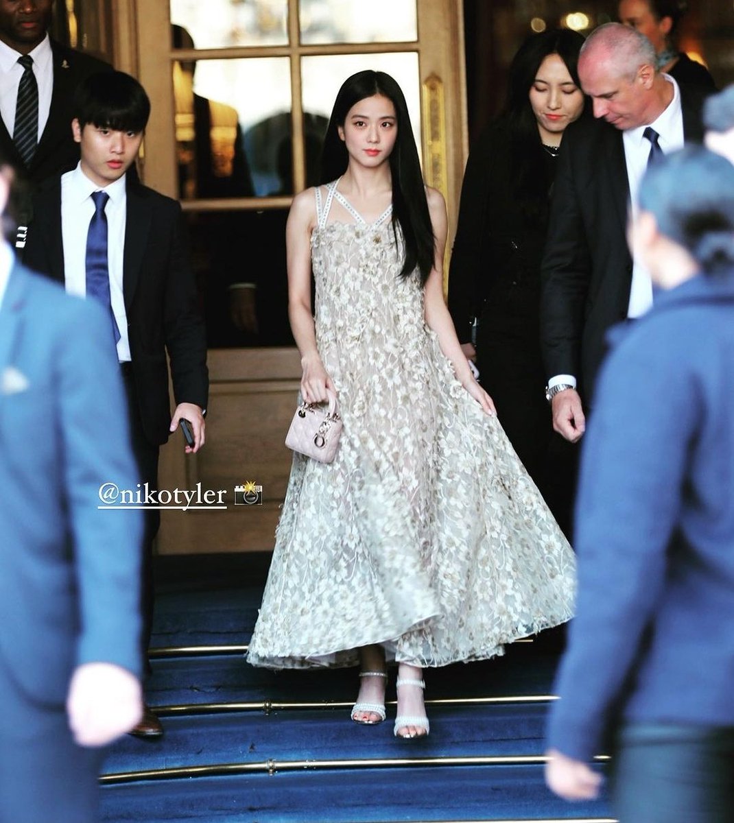 ForeverKimJisoo's tweet photo. Truly, Kim Jisoo is Dior’s Princess! 👸 ✨

DIOR SHOW WITH JISOO
#JISOOatDiorSS24 https://t.co/60eN0dVG6J