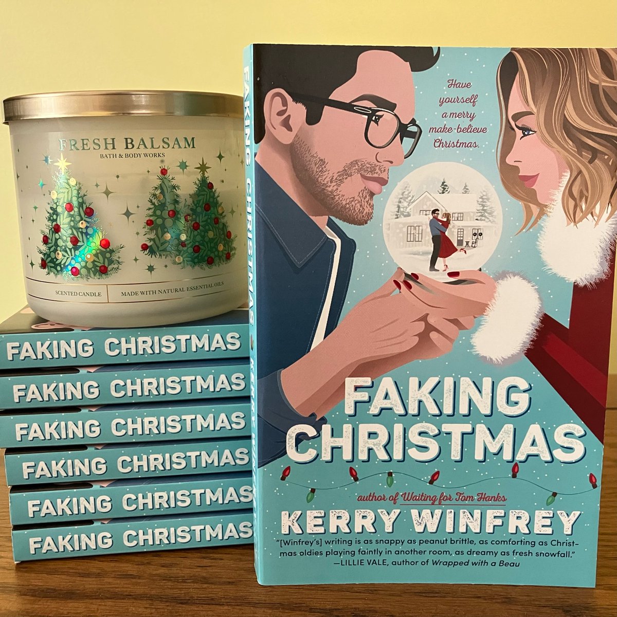 My new rom-com FAKING CHRISTMAS is out now! It's an homage to Christmas in Connecticut and I promise it's a lot of fun. penguinrandomhouse.com/books/725023/f…