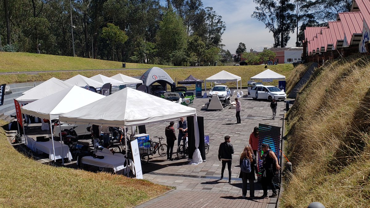 Cambiar la forma en la que nos movilizamos es un gran paso hacia la lucha contra el cambio climático, y, en ese marco, <a href="/Ambiente_Ec/">Ministerio de Ambiente y Energía</a> a través del proyecto #PLANMICC, cuyos fondos administra el FIAS, y <a href="/ObrasPublicasEc/">Ministerio de Transporte y Obras Públicas 🇪🇨</a> realizaron el 1er Encuentro de #MovilidadSostenibleEc.
🚙🌎
