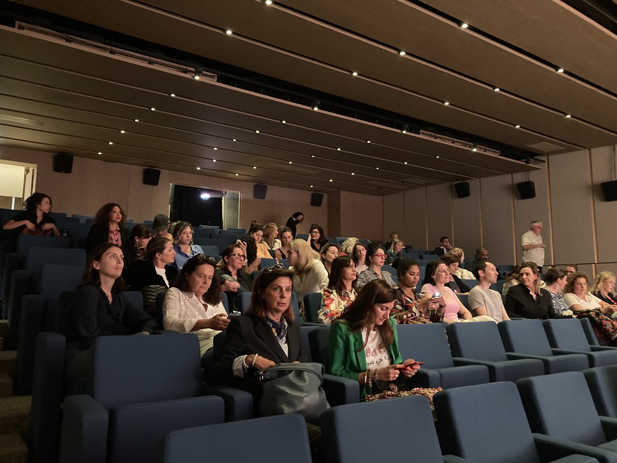 Fabarol's tweet photo. Ce soir, table ronde du @Mediaclubelles : «Accélérer les carrières des femmes ds les médias ». Avec @Bia1206 de @francetvpro @sophieperezM6 et Stéphanie Hollebeke de @MediawanFr. @FlorenceSandis @YassiaFekir @marjoriepaillon @CBestory @Justineplanchon https://t.co/sIATgr54hS