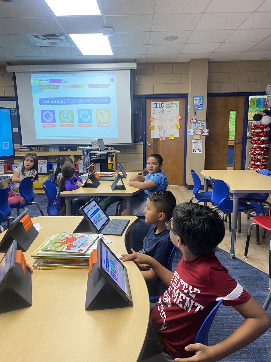 2nd graders came in ready to learn about @MackinVIA and explore Fundamentals. #PYP #PYPLibrarian #HCISDLibraries #DigitalResources #Howtheworldworks