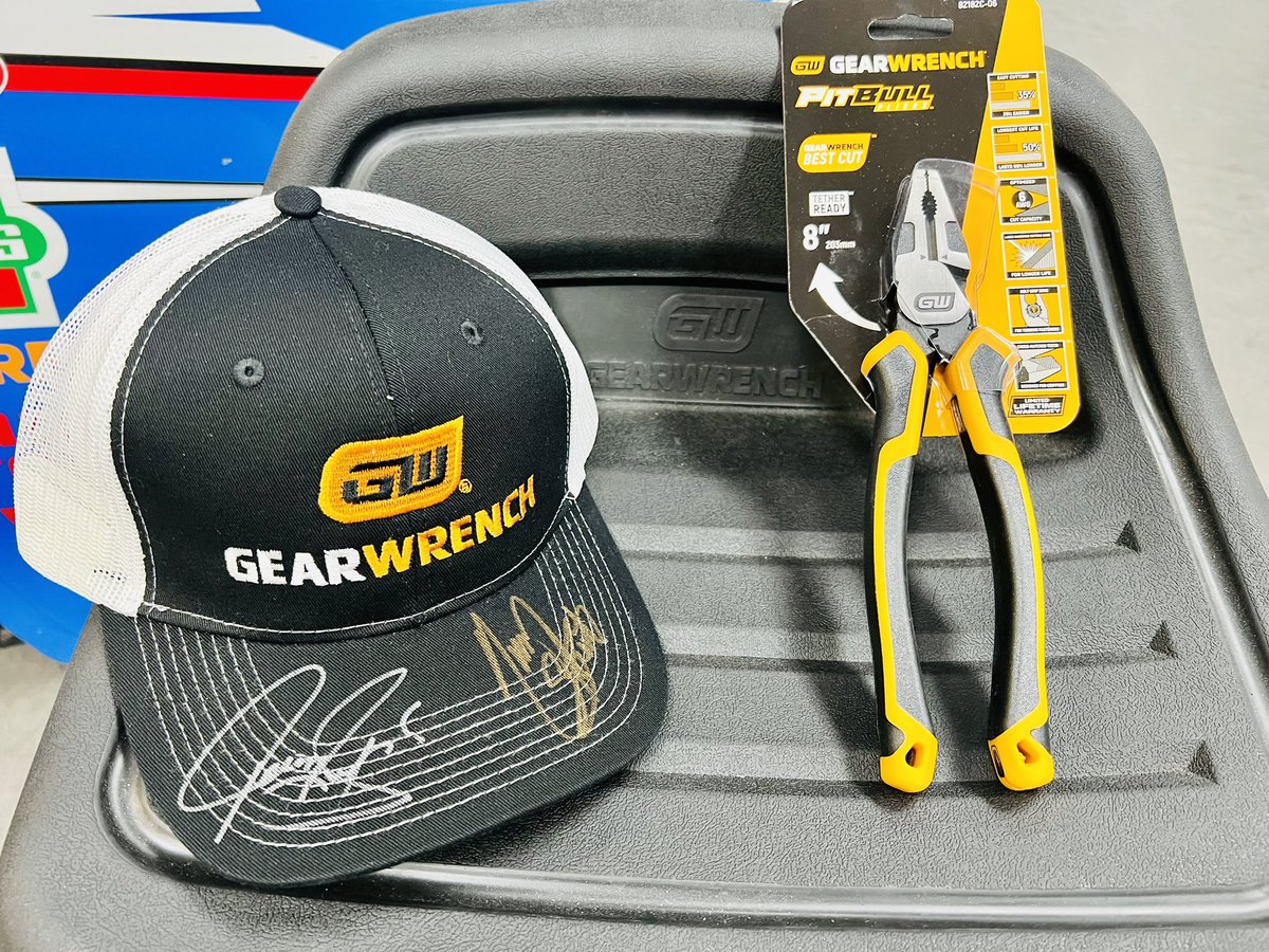 ‼️ GIVEAWAY Alert ‼️
#ToolTuesday <a href="/gearwrench/">GEARWRENCH</a> ⚙️🔧
Enter for a chance to win an autographed 🧢 &amp; 8” Pitbull Pliers! 

1) HIT the ❤️ 
2) RETWEET this Tweet 
3) FOLLOW <a href="/gearwrench/">GEARWRENCH</a> <a href="/DonnySchatz/">Donny Schatz</a> <a href="/TonyStewart/">Tony Stewart</a> <a href="/TonyStewart_Rcg/">Tony Stewart Racing</a> 

Winner announced Thur., Sept. 28 at 12 pm ET!