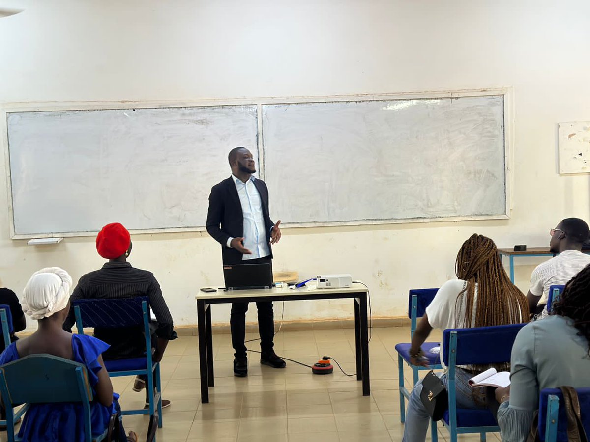 heroinesdufaso's tweet photo. [ FORMATION ]

Le samedi 16 septembre 2023, nous avons organisé une formation sur l'élaboration de CV percutants et la rédaction de lettre de motivation (LM) convaincante.

Nous avons eu pour formateur M. SEBGO Wilfried très engagé dans l'accompagnement des jeunes.

#YOUTH https://t.co/Wxaw6JAjOg