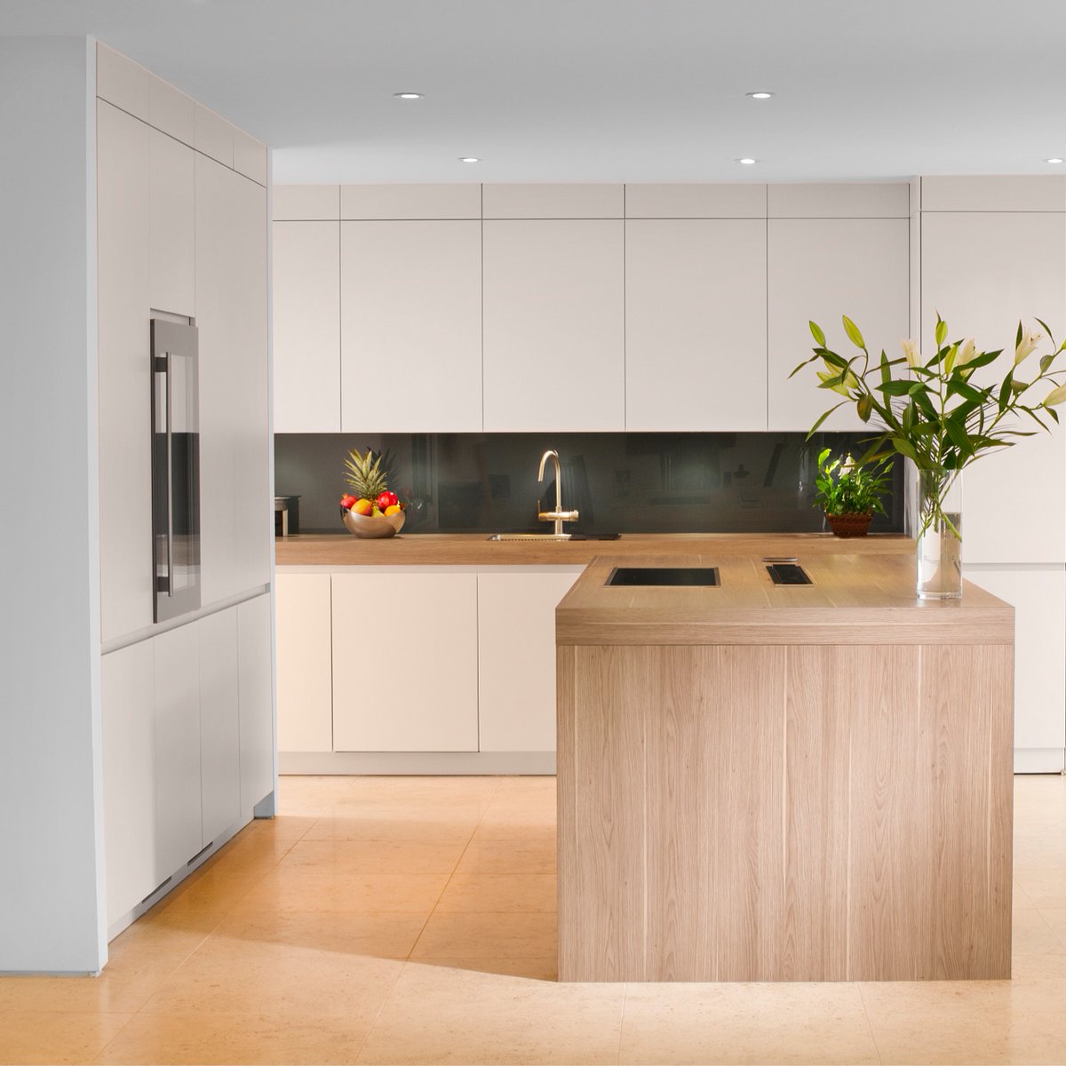 Recurostyling's tweet image. Simplicity at its finest. Clean lines and neutral tones make this minimalist kitchen. 

#neutral #neutralhome #neutralkitchen #minimalist #minimalistkitchen