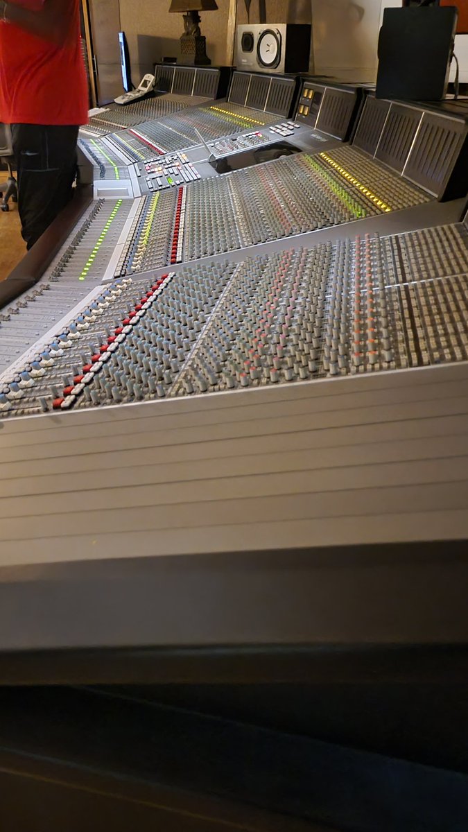 KindeziENRICH's tweet photo. Geniuses @KindeziWolfpack visited Patchwerk Studios to see real-world application of music entrepreneurs. They asked thoughtful questions &amp; had background knowledge of the studio roles. #geniusawakening #enrichthegenius #coachmoney #kindezi @KindeziSchool https://t.co/yrBUVr18yE