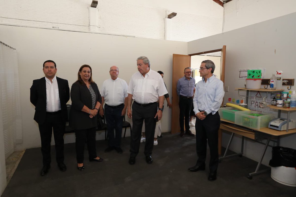 DIF_Saltillo's tweet photo. La Presidenta honoraria, la Sra. Beatriz Dávila de Fraustro acompañó al alcalde, Ing. Chema Fraustro, al Asilo del Buen Samaritano, ahí junto con Luis Arizpe Jiménez, presidente del Consejo de Cáritas de Saltillo.
#DIFSaltillo #SaltilloNosUne https://t.co/PsLuXz3XyL