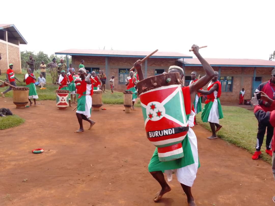 NTUKAMAZIN83376's tweet photo. #Komine_Karusi:Kurwiza abanywanyi b'umugambwe @CnddFdd
📌Guhimiriza ibikorwa vyo kwitezimbere.
📌Gukomeza amahoro n'umutekano.
🔴Ng'ivyo ivyari vyazinduye indongozi z'umugambwe @CnddFdd mu mazoni ya #Ntunda na #Gitaramuka.
@GeneralNeva 
@R_Ndikuriyo https://t.co/oCeVNTg48h