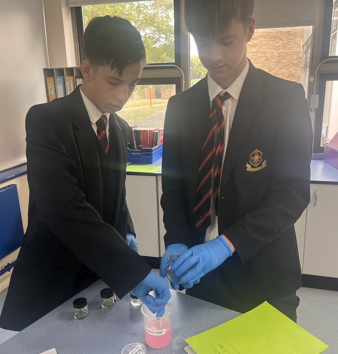 SciStm's tweet photo. 10Darwin did a fantastic job investigating the effect of antiseptics on bacterial growth. Next lesson we will be examining our agar plates and measuring zones of inhibition ⭐️

#bethebestyoucanbe https://t.co/ACVVx23VY0