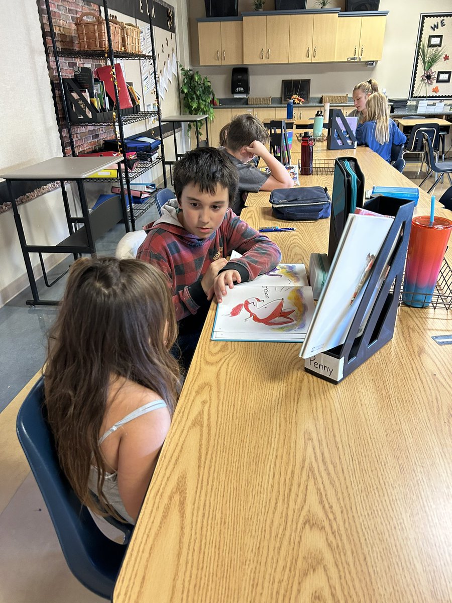 MrsKulcsar's tweet photo. Reading buddy fun @PrideInThePaw this morning! 📘 https://t.co/neBsmlxRRT