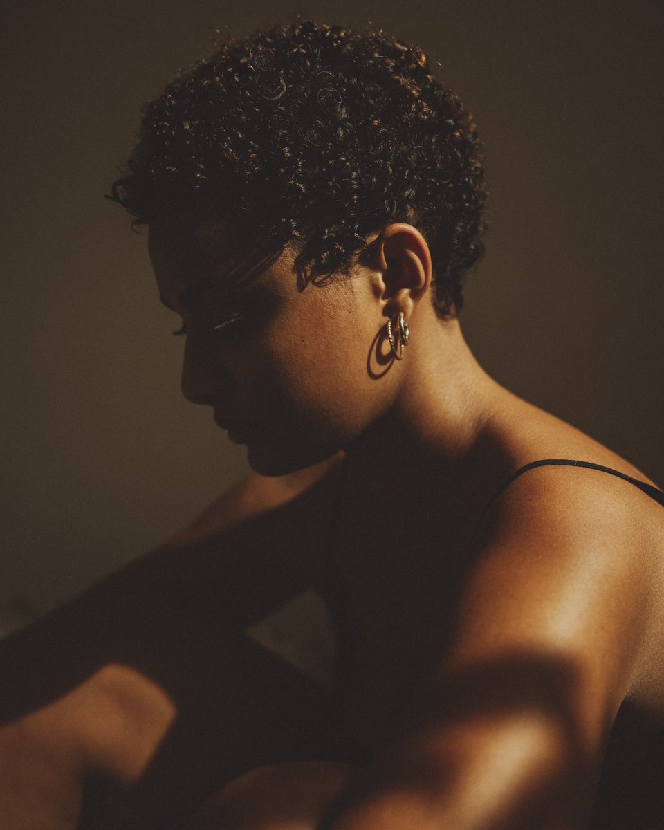 Ce jeudi 28 septembre je serai au Palais 12 pour le Brussel Brost festival ⚠️ 
(En vrai c’est juste une excuse pour poster ma nouvelle coupe)