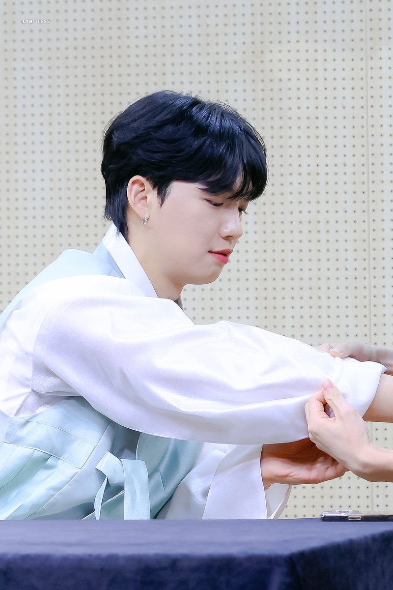 _lymitless's tweet image. 230922 230917 원래애기는 맨날봐줘야대는거예요!!!... #임영민 #영민
blog.kakaocdn.net/dn/bDQrTL/btsv…
blog.kakaocdn.net/dn/AoBGq/btsvX…