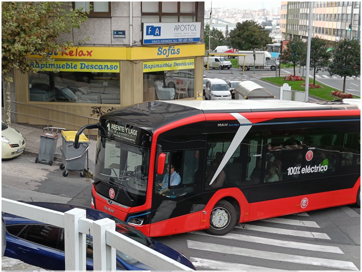 BlogBusurbano's tweet image. Esta tarde el #BusEléctrico #Bus331 repite en la #Lín1.
Aquí, afrontando la pendiente de la Avda. da Concordia, en #OsCastros. Un reto para su autonomía.
Entendemos que, tanto en su primer día como hoy, llegará a #Cocheras con batería.
Pero ¿en plan "ECO"?
instagram.com/p/Cxqaa-TMENu/…