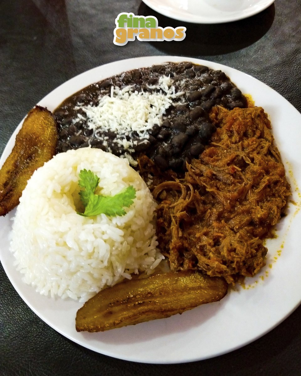 finaarroz's tweet photo. Fina Granos 🌾🤩👍
.
.
.
#finagranos #pabelloncriollo #pabellon #elmejorarroz #caraotas #tajadas #arroz #queso #carnemechada #comerrico #comerdelicioso #sabroso https://t.co/x5wyQfAL4e