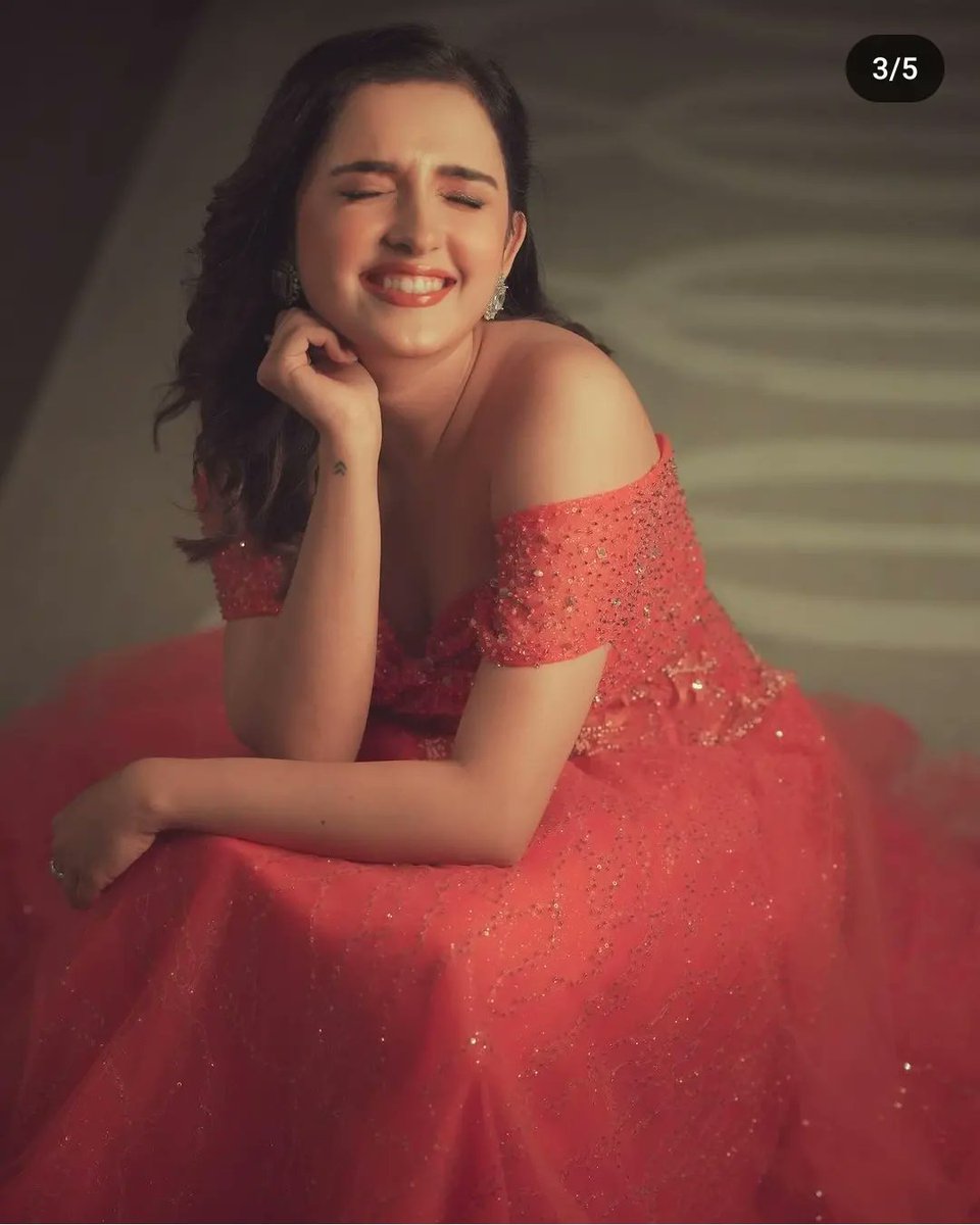 Sathya1922000's tweet photo. So beautiful pic of @ShirleySetia 💖 
#teamshirley #shirleysetia 
@BibssShirley @iNatashaSingh @RiyaaShirley @Sagar_Barapatre @pp_pravesh @jaydeepsudani22 @itsKishankk @k_venkatprasad @Rishadhussain4 @Geet143Music @MehakSeth3 @paayuhart @JoannaMDC15 @aakesh_garg @mad_kingAk14 ☺️ https://t.co/yGFGEfXGjT