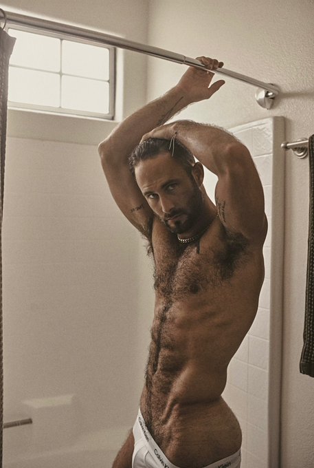 Scalding hot showers are my love language 🧖🏻&zwj;♂️  Photo by @briankphotog https://t.co/MDw4jHzY1V