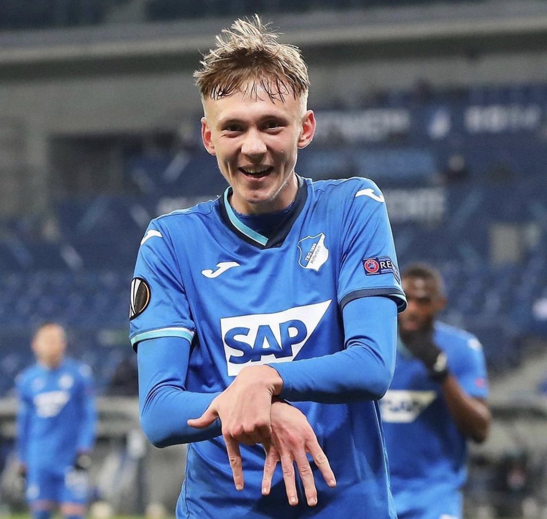 Maximilian Beier (20 ans) avec Hoffenheim depuis le début de la saison :

5 matchs (261 minutes jouées)
⚽️ 4 buts

Julian Nagelsmann pourrait même le sélectionner lors de la prochaine trêve.