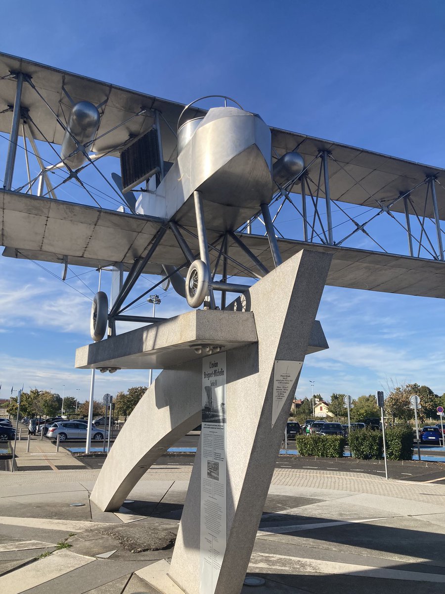 PhMir's tweet photo. [Aviation] A l’aéroport de Clermont-Ferrand Auvergne, monument de l’avion ✈️ Bréguet-Michelin, produit gratuitement à 100 exemplaires pour soutenir l’effort de guerre en août 1914, et vestige de la première piste en dur au monde construite en 1916. https://t.co/Jv9LrlLWg3