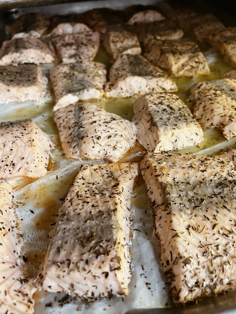 Freshly cooked salmon you won’t be able to resist! 😋

Come get yours 10-8 today!