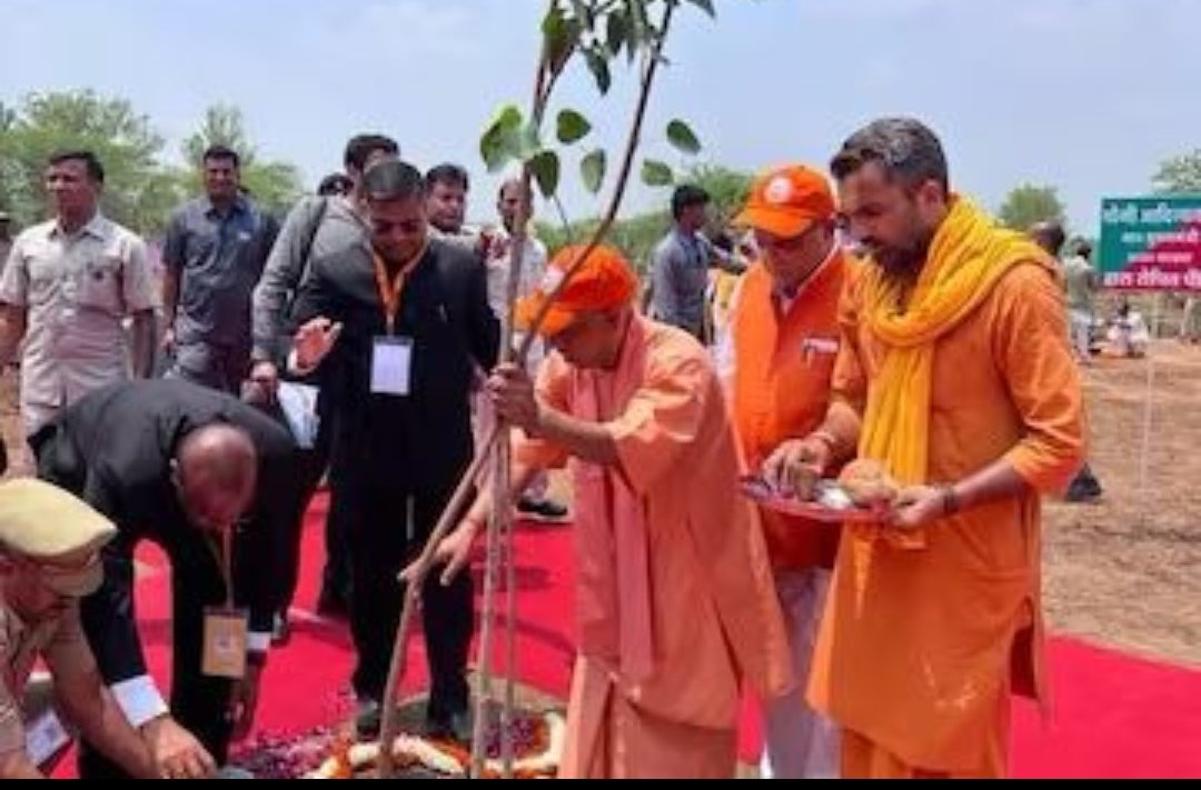inside_rss's tweet photo. Happy #internationalenvironment day. RSS has worked hard for India's greenery. In 2019, RSS planted 1 crore saplings in Karnataka ๐ณ. In September, at the #AkhilBharatiyaSamanvayBaithak, RSS gathered to discuss an eco-friendly lifestyle, Swadeshi principles, & civic duties. ๐ฎ๐ณ https://t.co/3DvCwshhm7