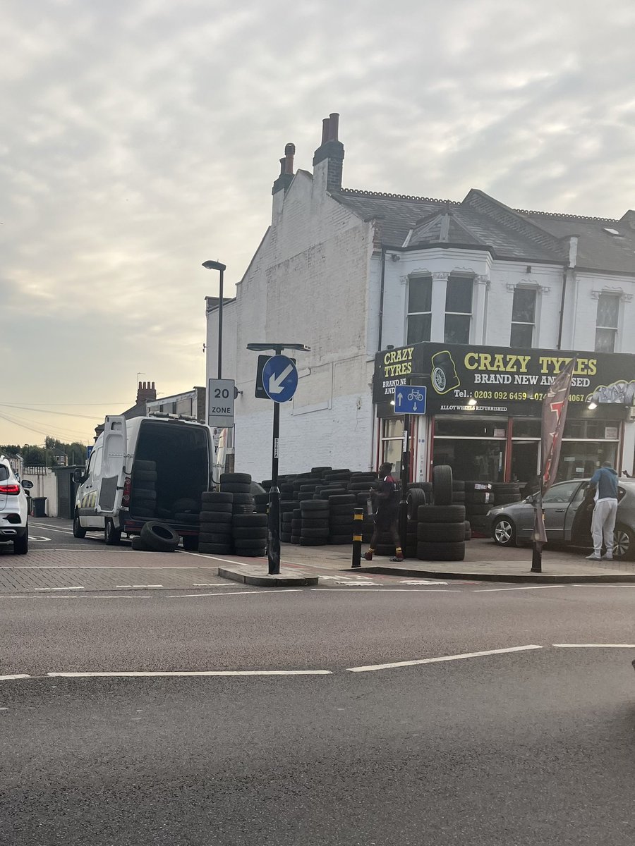 SocHousing's tweet photo. @LewishamCouncil I think @LewishamCouncil should send someone down to check every day, you’d make a fortune https://t.co/FMYzhHimke
