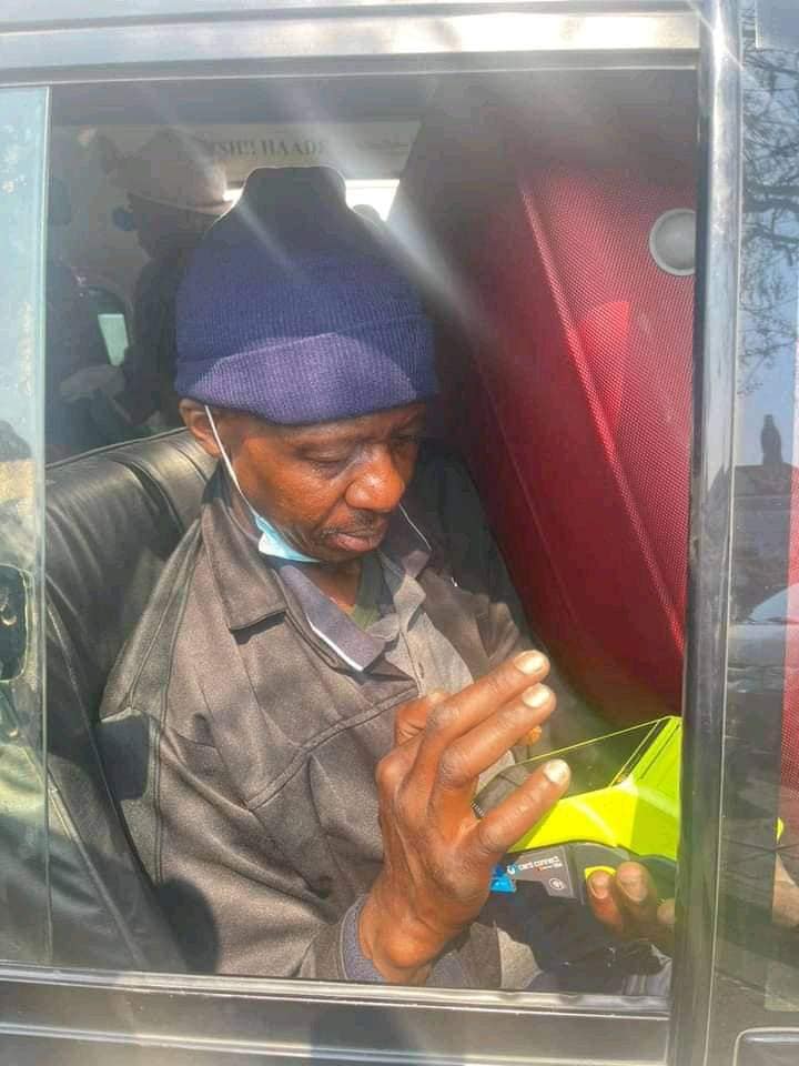 KasiEconomy's tweet photo. Some taxi drivers in King William's Town, they use speedpoints as a cashless payment as well as selling airtime, electricity and sport betting vouchers to their passengers. 📷 https://t.co/93aGI3iQ2A
