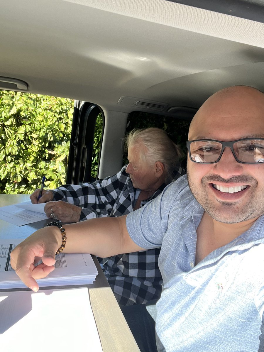PeakSigning's tweet photo. No table to sign on? HOP IN 🚐✍️ https://t.co/sLgetHMj66
