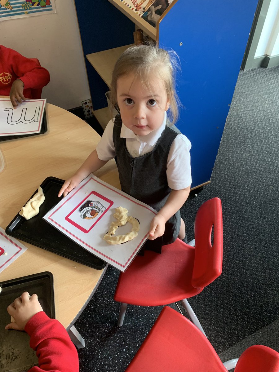 NewParkPrimary's tweet photo. Practising our phonics knowledge during our provision time βοΈ #NP_RM #NP_Phonics https://t.co/14dRC0CAKY