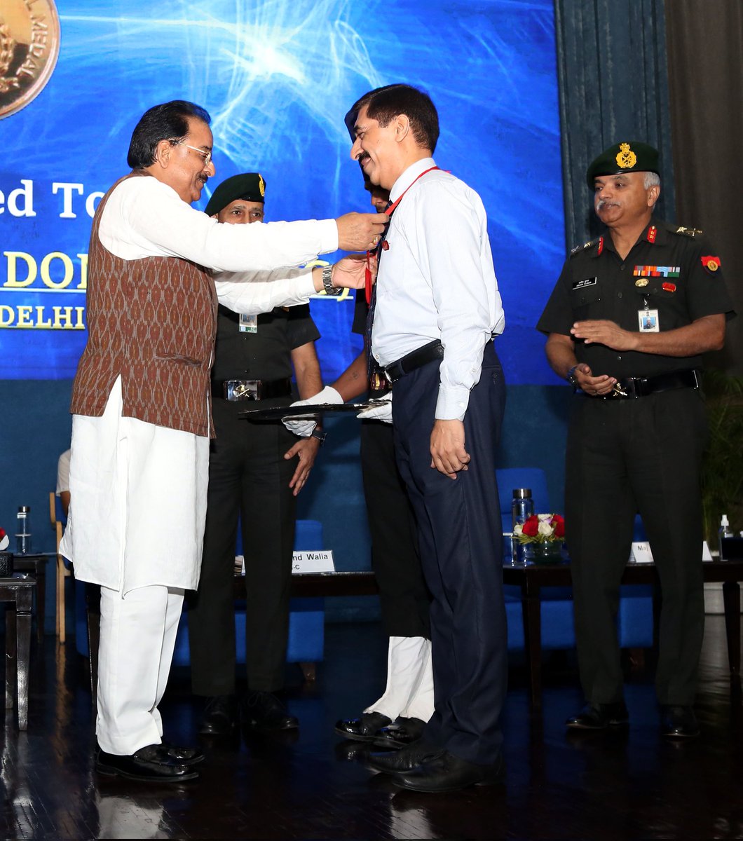 AjaybhattBJP4UK's tweet photo. 🛠️ Addressed MES on their 101st Day. MES, India's oldest and largest construction agency, has shown remarkable dedication to our nation. From prestigious defence projects to modern healthcare facilities, MES is shaping India's future. 🏗️🏥 #MESDay #BuildingIndia https://t.co/c6cDzpWNbn