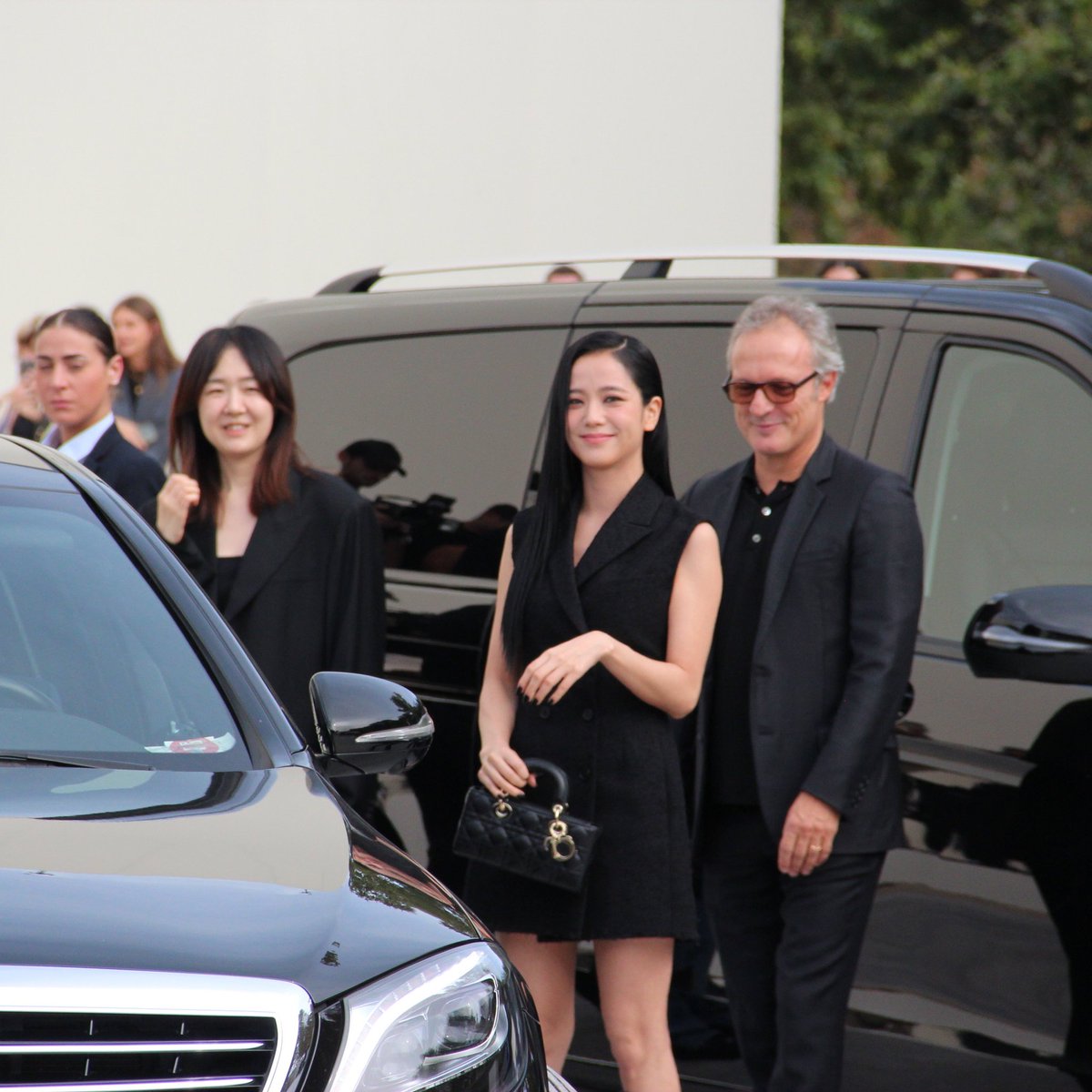 พี่จีซูถึงแล้วค่าาาา  สวยมากเลย

DIOR SHOW WITH JISOO 
#JISOOatDiorSS24 #DiorSS24 <a href="/dior/">Dior</a>