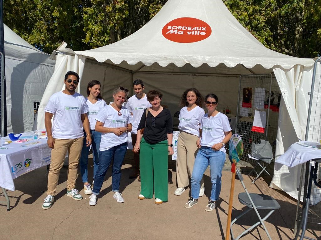 [#MERCI] Affluence↗️ce week-end sur le #village santé durable sur les stands animés par les professionnels du @CHUBordeaux mobilisés pour échanger avec les bordelais et parler #prévention : bon usage des médicaments, méditation, protéger sa #santé tout en protégeant la planète 🌍