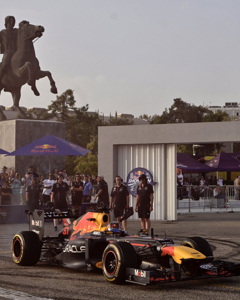 redbullracing's tweet photo. What a beautiful place for a show run 😍

Thank you, Greece 🇬🇷

#F1 #RedBull #givesyouwiiings #showrun https://t.co/FEVtrxopkU
