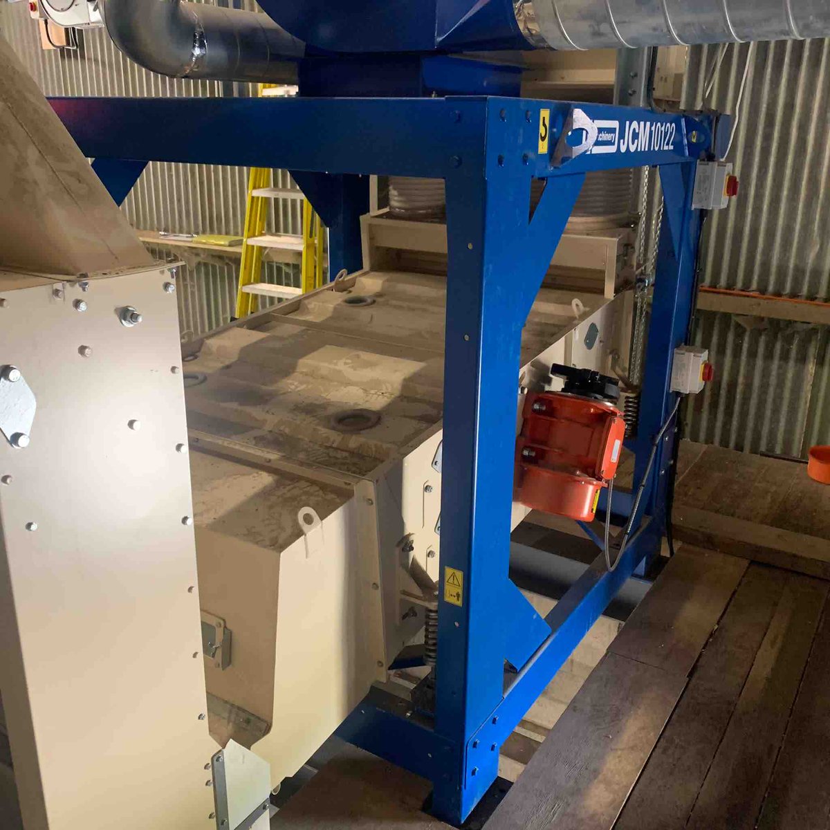 McArthur_Agri's tweet image. A new JK Machinery JCM 10122 VibroMAX vibrating sieve cleaner, installed in a new grain cleaning plant in the east of England. The machine has been installed with a CIMBRIA de-awner and includes both inlet and outlet aspiration. #graincleaning #grainsorting #harvest2023
