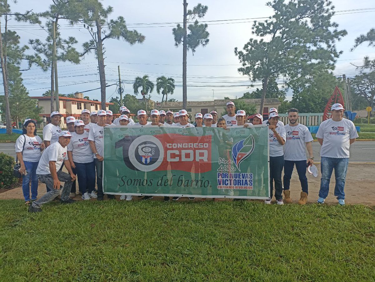 TelePinar's tweet photo. 🇨🇺La delegación pinareña que asistirá al X Congreso de los CDR compuesta por 31 delegados y cinco invitados, fue despedida esta mañana en la Plaza 26 de Julio en el municipio #PinardelRío. https://t.co/44YNgRT5mY