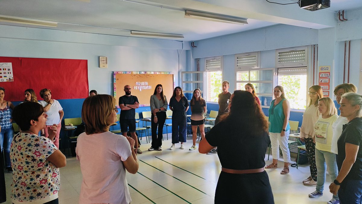 Comenzamos un taller (actividad adelantada) sobre bienestar docente en el CEIP Aragón de #Alagón con la colaboración de Marta Puebla, psicóloga y profesora de <a href="/unizar/">Universidad Zaragoza</a>.

<a href="/dgafprofesorado/">F. Prof. Aragón</a>

#Mindfulness #SaludMental #docentes