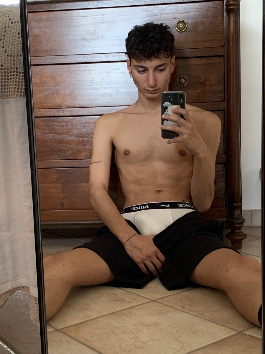 Twinkbottom03's tweet photo. Durello?🍆🔥 
(Like e RT)😈 https://t.co/xZ4GNah3Lg