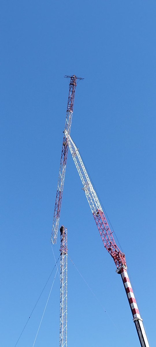 RDelGrosso's tweet photo. Rimosso il tronco piú alto dell'antenna RadioRai di Monte Ciocci @AnsaRomaLazio @ilmessaggeroit https://t.co/4ASqQl5xhw
