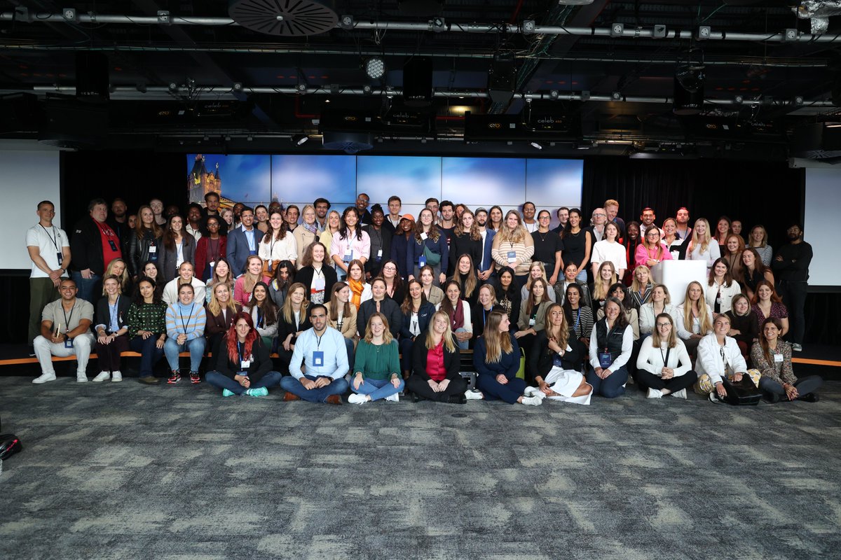 VCPlatform's tweet photo. group photo at our 2023 European Summit 💜💚🌍 https://t.co/wHnnzMuY7K