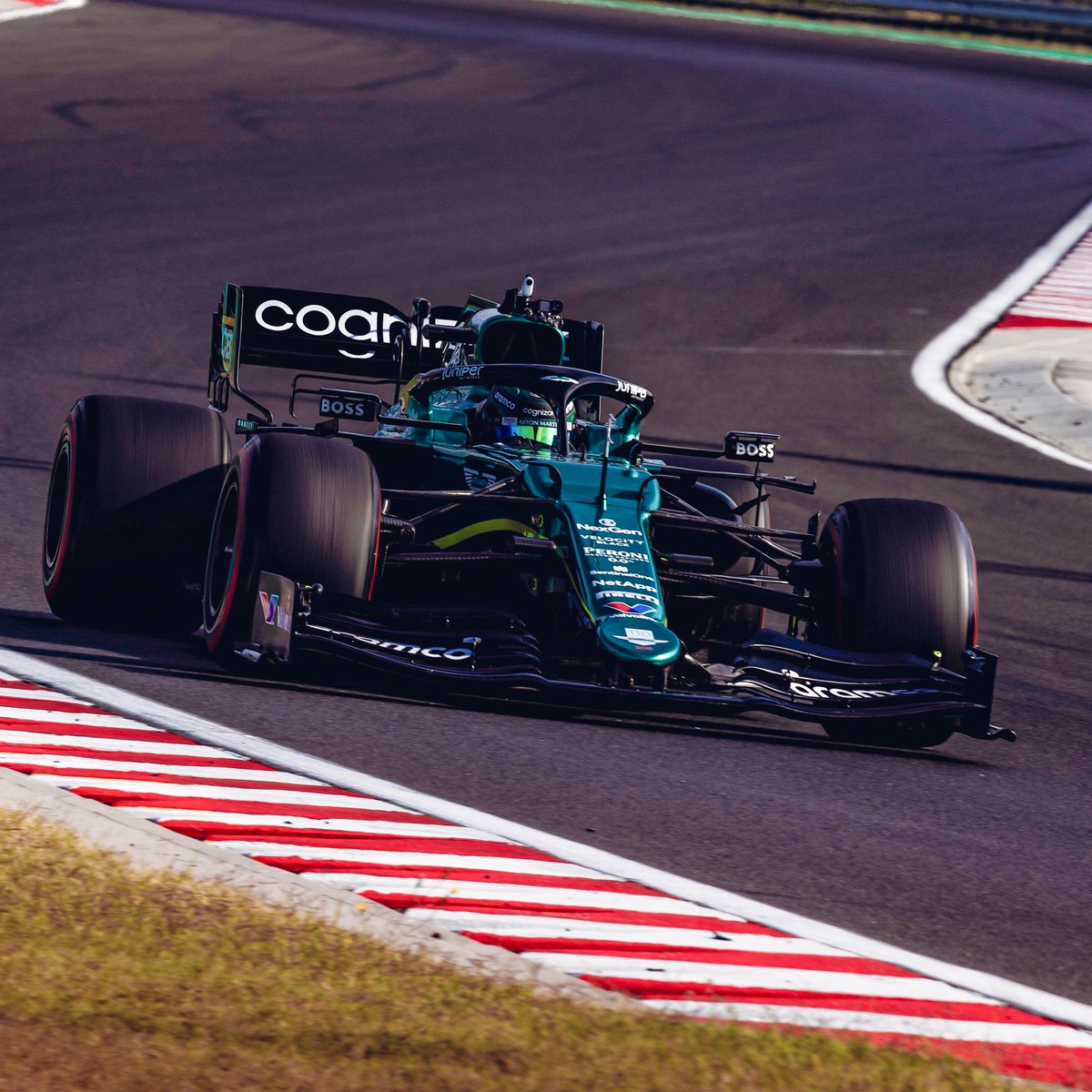 You love to see it. 💚 @1JessicaHawkins driving an F1 car for the very first time. Inspirational.